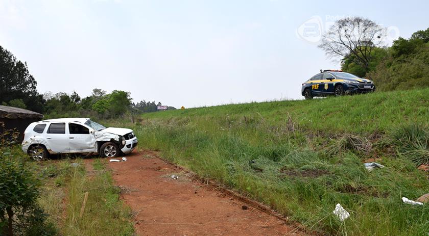 Família sai praticamente ilesa de capotamento, em Marmeleiro