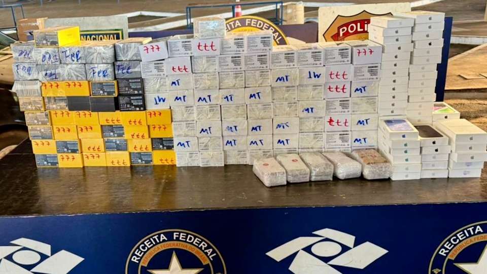 Receita Federal apreende 190 celulares escondidos em fundo falso de caminhonete na Ponte da Amizade