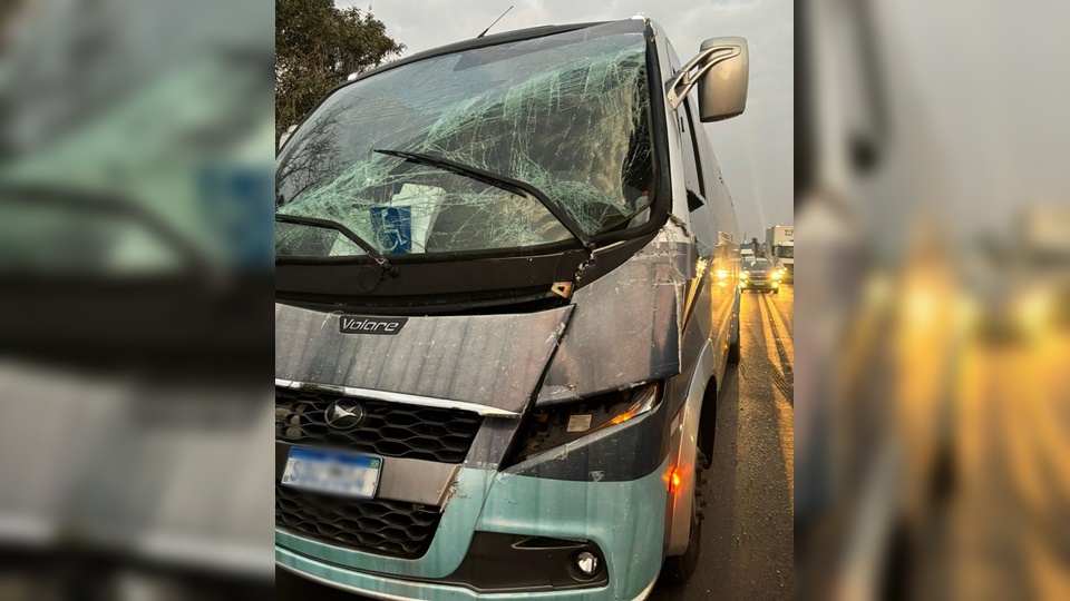 Ônibus da saúde de Realeza se envolve em acidente