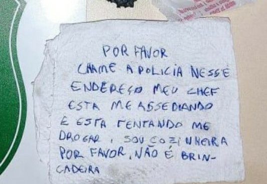 Jovem pede socorro com bilhete em lanche em Chapecó: ‘meu chefe está me assediando’