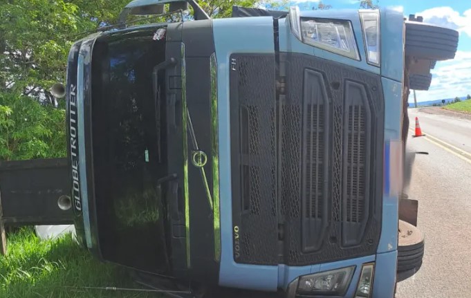 Sinistro de tombamento é registrado na PR-583