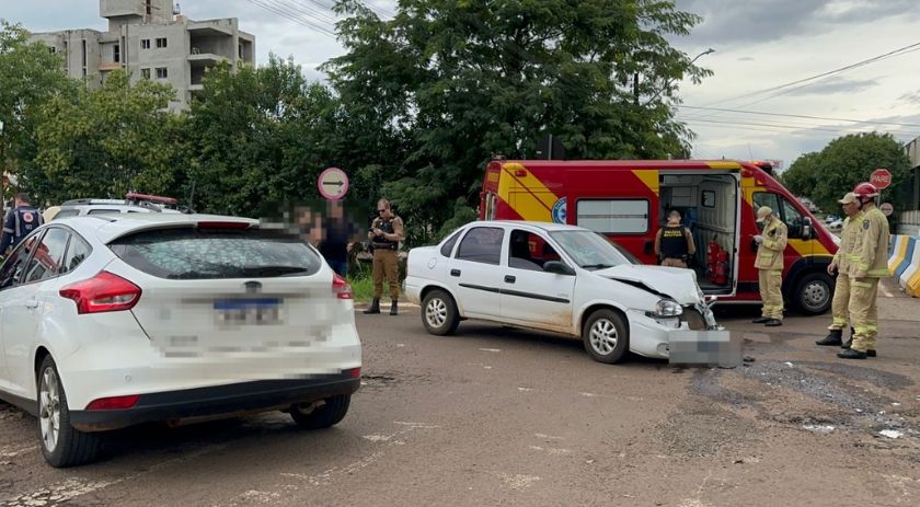Duas pessoas se ferem em acidente de trânsito no Vila Nova