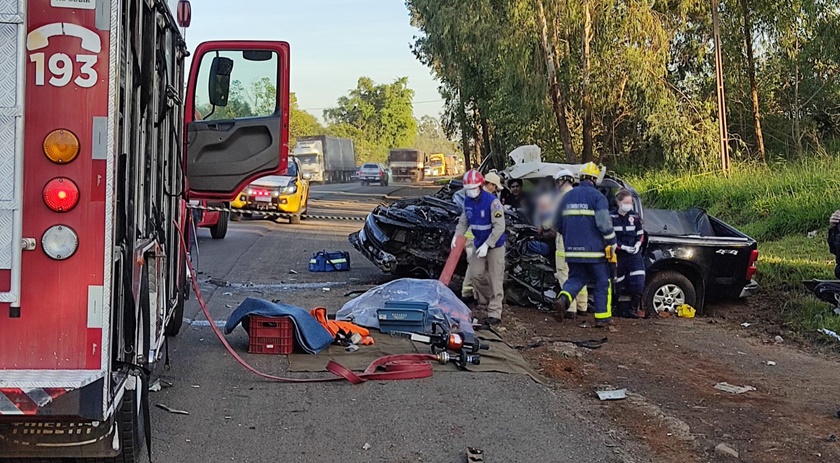 Colisão envolve três veículos na PR 483