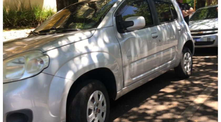 Acidente entre carro e caminhão deixa mulher ferida, no Centro de Beltrão
