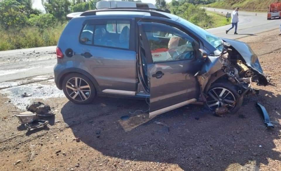 Acidente na BR-163 envolve carro da Secretaria de Saúde de Capanema