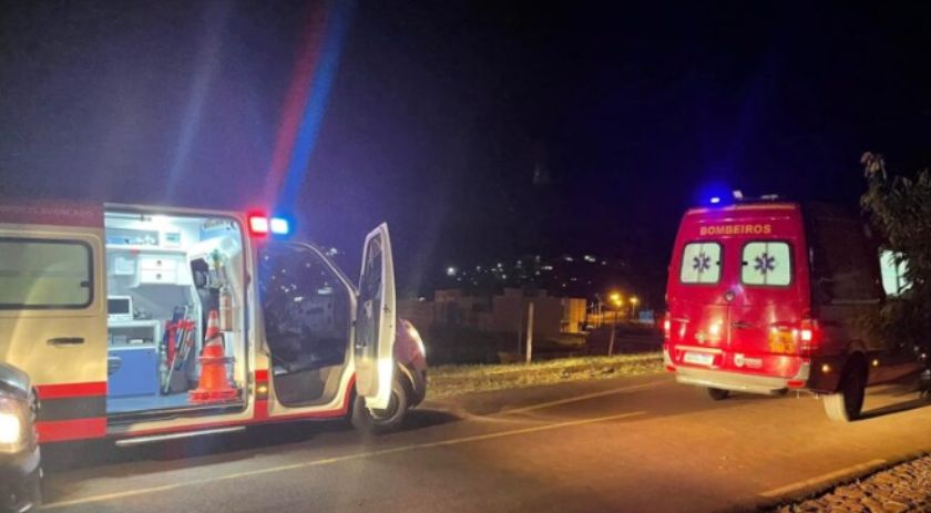 Morre homem que bateu mobilete contra árvore, na Cidade Norte