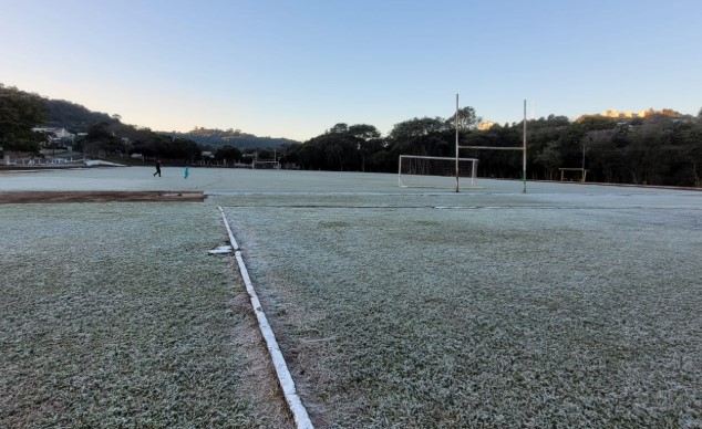 Confira imagens da geada em Francisco Beltrão nesta quarta-feira (25)