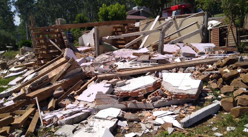 Homem morre ao ser atingido por laje de concreto