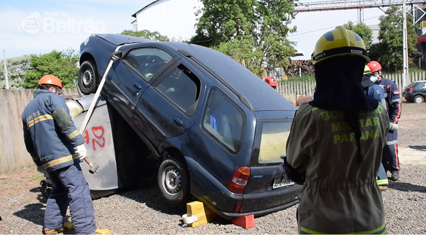 Treinamento sobre resgate veicular integra socorristas do Corpo de Bombeiros, SAMU e Defesa Civil