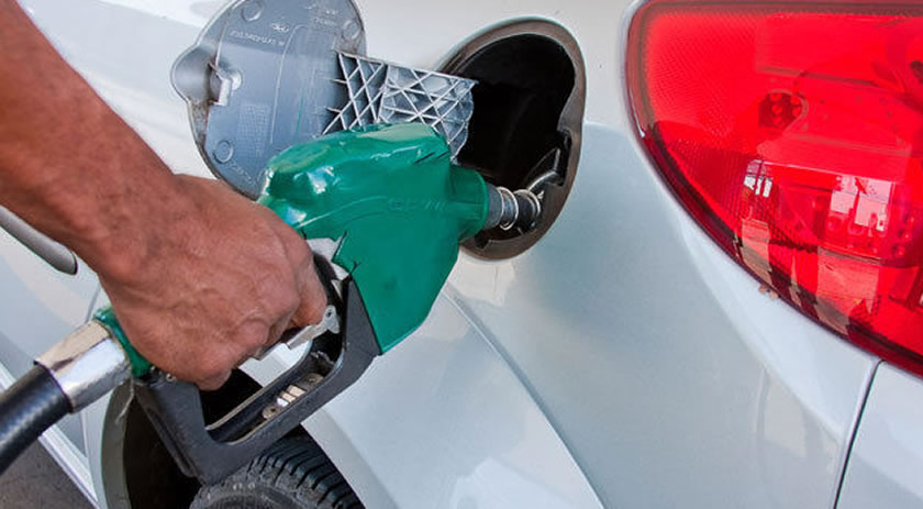 Encher o tanque ''até a boca'' é proibido no Paraná, diz deputado