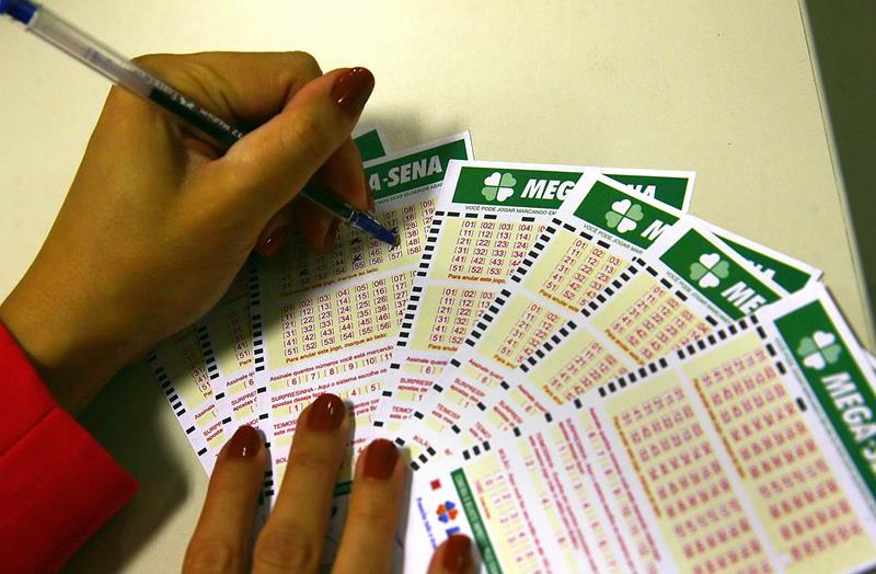 Mega-Sena pode pagar hoje prêmio de R$ 42 milhões