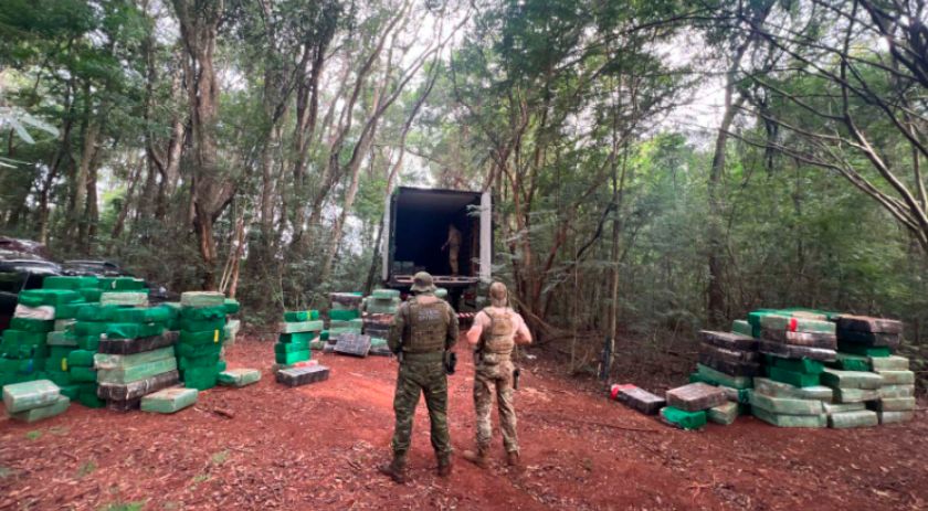 Polícias Militar e Federal apreendem mais de cinco toneladas de maconha no Oeste