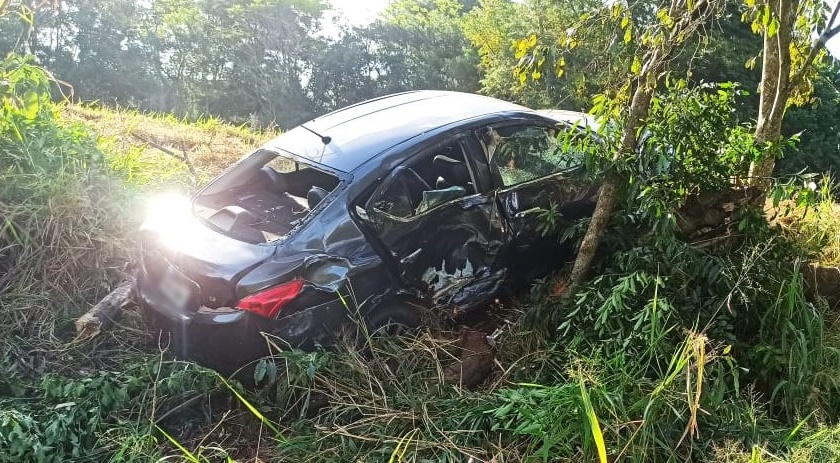 Colisão envolve carro e caminhão na PR-483 em Francisco Beltrão