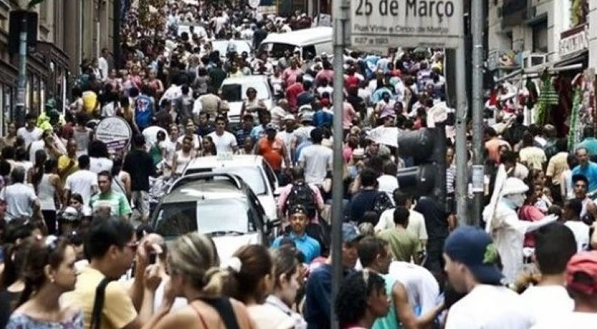 População do Brasil chega a 213,4 milhões, aponta IBGE