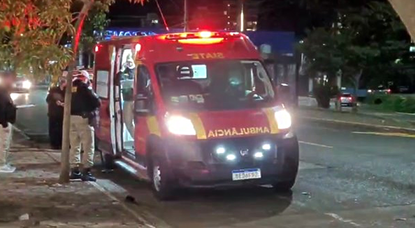 Jovem fica ferida em acidente entre carro e moto
