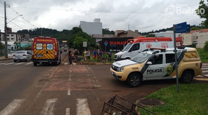 Motociclista e ciclista ficam feridos em colisão na Rua Curitiba