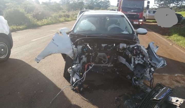 Parte do motor de veículo é arrancado em acidente na SC-305