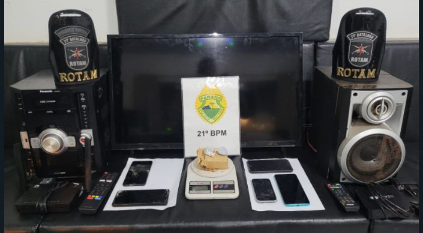 Dois jovens são detidos com drogas e objetos de procedência duvidosa, no Padre Ulrico