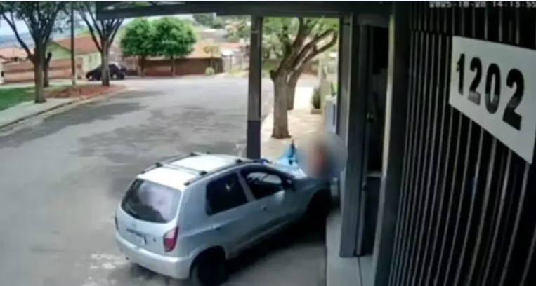 Homem tenta matar ex-companheira atropelada