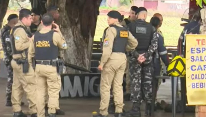 Dois homens morrem em tiroteio dentro de quiosque no Paraná