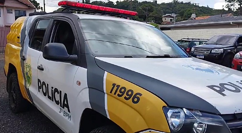 Mulher é presa após agredir companheiro com golpes de arma branca