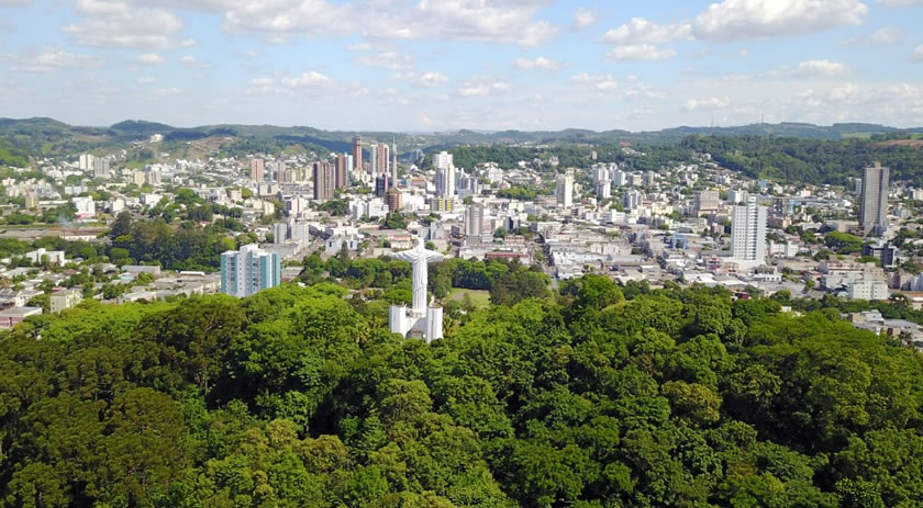Município prepara morro do cristo para a Semana Santa