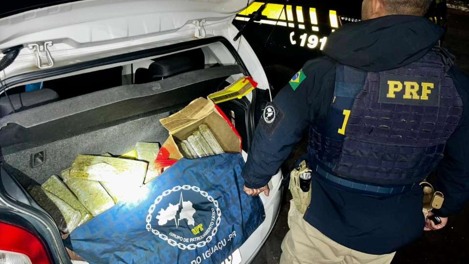 Jovem é usado como 'laranja' do tráfico e acaba apreendido com droga em Rodovia Federal