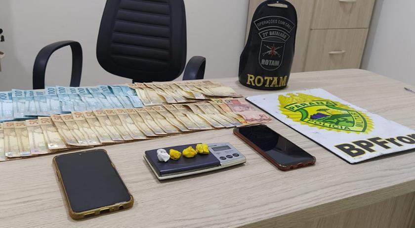 Polícia Militar prende dois homens com cocaína
