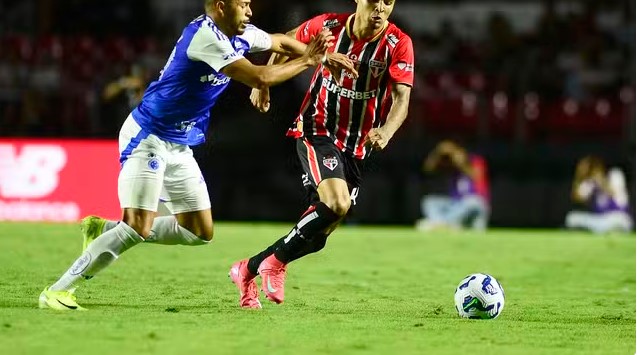 São Paulo e Cruzeiro empatam sob vaias no Morumbis