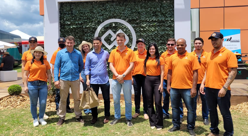 Cresol recebe representantes do BNDES no seu stand, no Show Rural