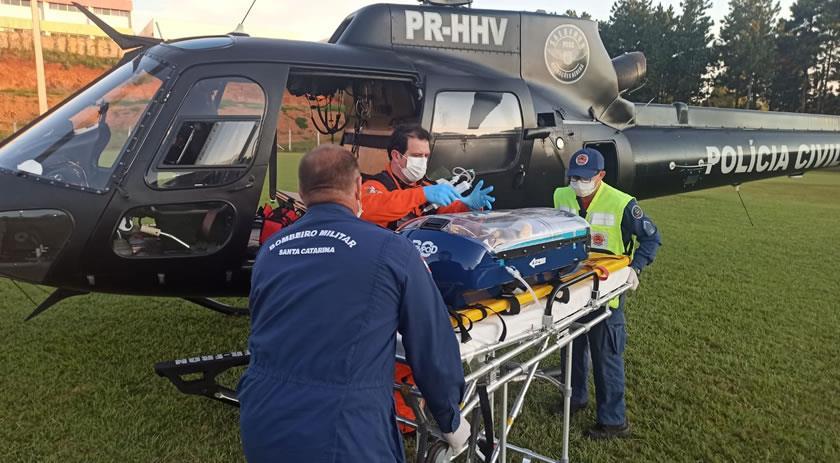 Bebê prematuro é transferido de helicóptero para UTI neonatal