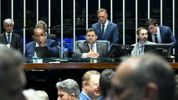 Senado aprova redução da pena de condenados pelo 8/1 e trama golpista