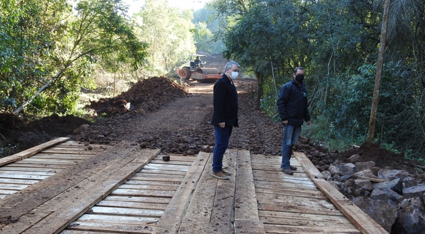Secretaria de Obras trabalha na recuperação de estradas e pontes nos bairros e interior