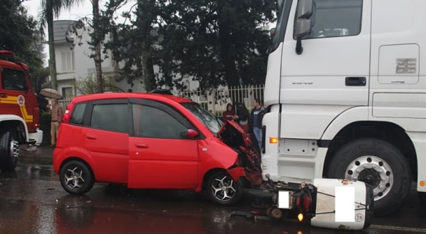 Motociclista fica gravemente em acidente na Avenida Willy Barth