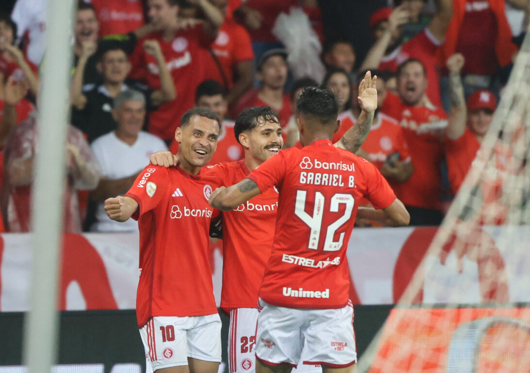 Inter vence no Beira-Rio, e Botafogo termina o Brasileirão fora do G-4