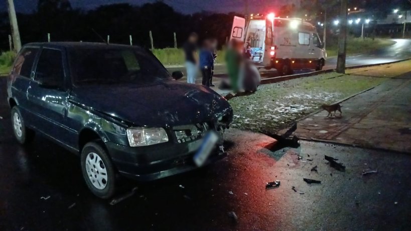 Acidente entre carro e moto deixa motociclista ferido