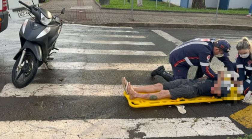 Motociclista fica ferido após colisão entre carro e moto no centro de Francisco Beltrão