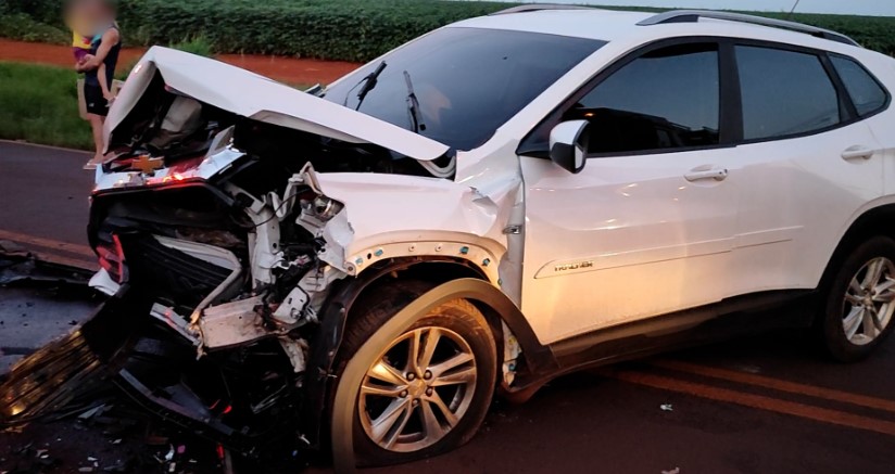 Três pessoas ficam feridas em acidente na PR-491