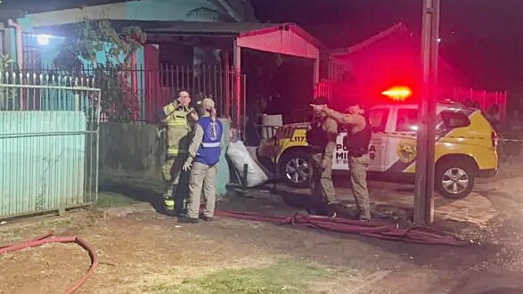 Idoso morre carbonizado após residência ser consumida por incêndio