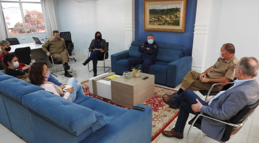 Município quer ampliar apoio a escola cívico-militar