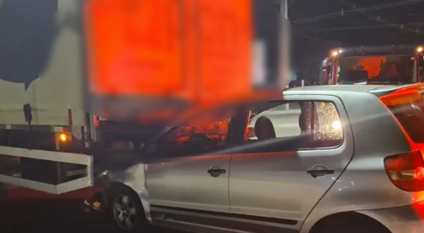 Duas pessoas ficam feridas em colisão traseira na PRC-280