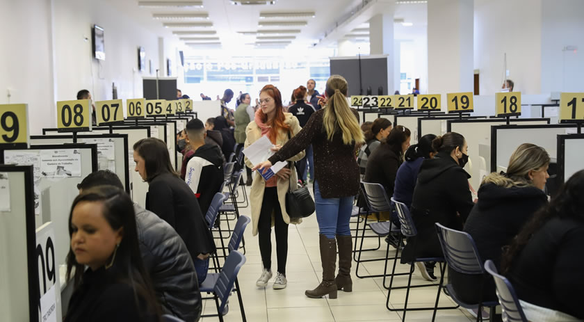 Paraná oferta 11.569 vagas de emprego nas Agências do Trabalhador