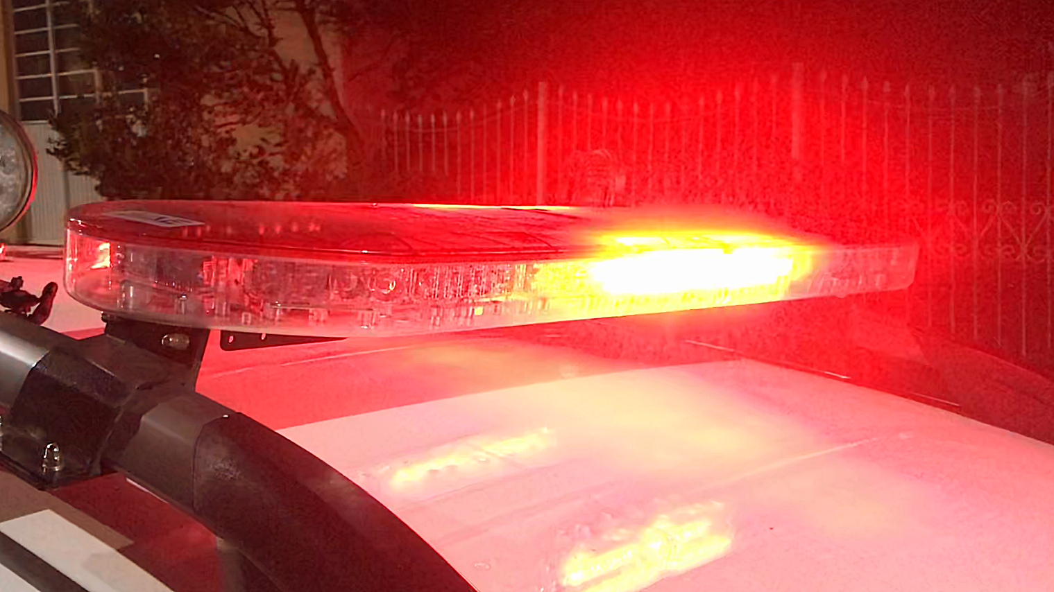 Dois detentos fogem da cadeia de Santo Antonio do Sudoeste após tumulto; um foi capturado