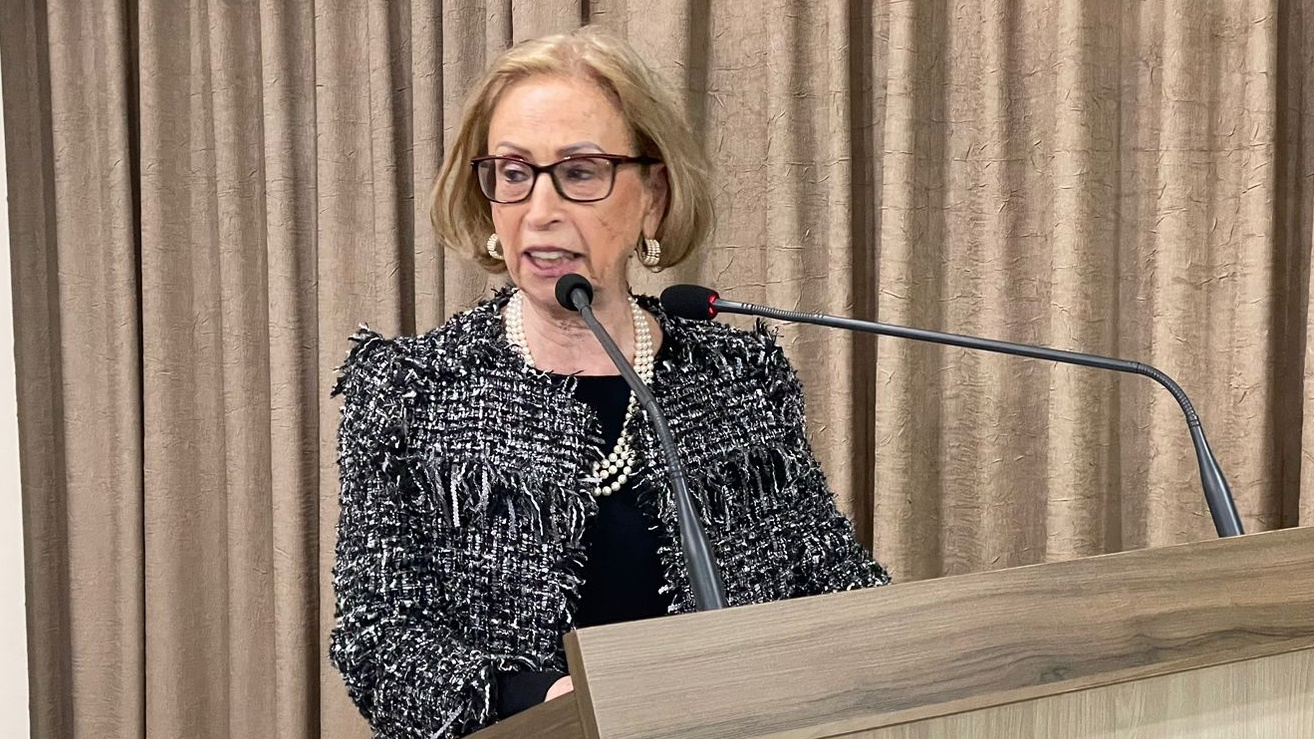 Mirna Pirih Pecóits recebe título de cidadã honorária de Beltrão