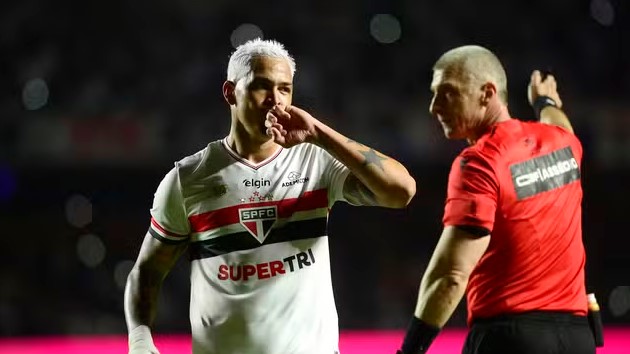 Luciano é decisivo, marca duas vezes, São Paulo vence o Corinthians no Morumbis e se afasta do Z-4