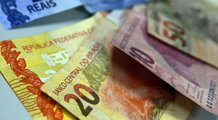 Primeira parcela do décimo terceiro deve ser paga até hoje