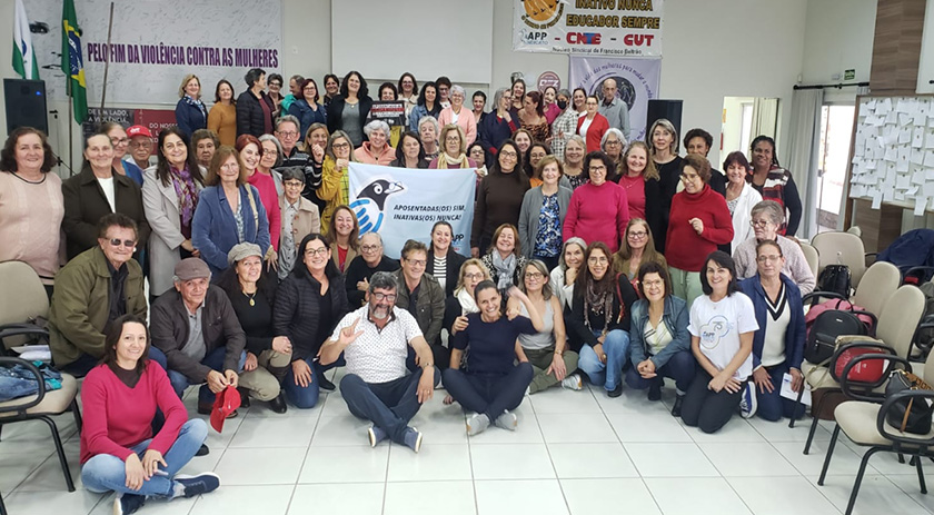 Realizado encontro dos profissionais da educação aposentados