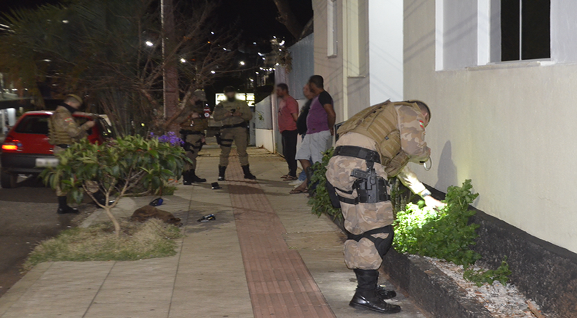 Dois homens ficam feridos em briga de bar no centro de SMO