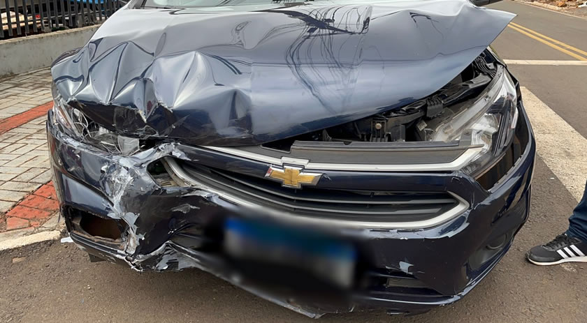 Acidente entre dois veículos na Rua Santa Rosa com Francisco Borghesan