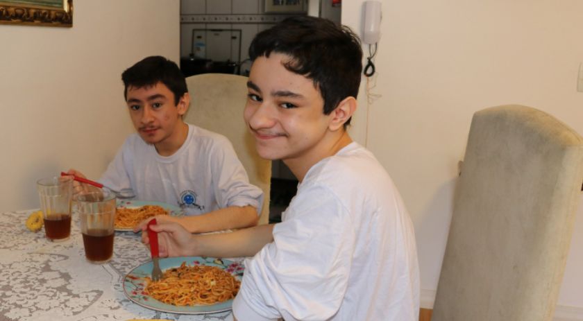 Estado oferece merenda em casa para 800 alunos que não podem ir à escola